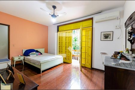 Casa à venda com 200m², 3 quartos e 2 vagas Casa à venda com 200m², 3 quartos e 2 vagasSuite