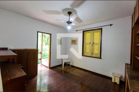 Casa à venda com 200m², 3 quartos e 2 vagas Casa à venda com 200m², 3 quartos e 2 vagasQuarto 2