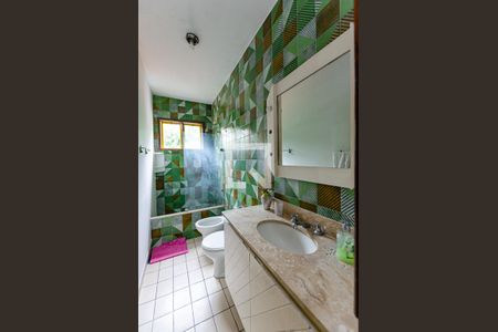 Casa à venda com 200m², 3 quartos e 2 vagas Casa à venda com 200m², 3 quartos e 2 vagasBanheiro Social