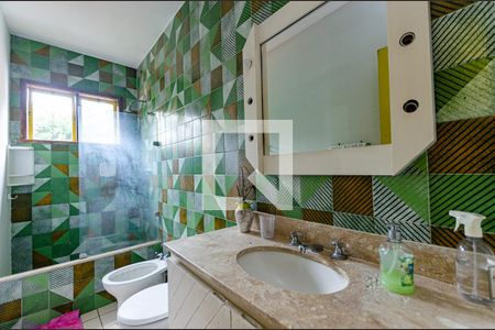Casa à venda com 200m², 3 quartos e 2 vagas Casa à venda com 200m², 3 quartos e 2 vagasBanheiro Social