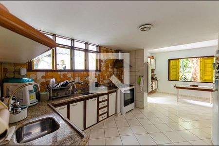 Casa à venda com 200m², 3 quartos e 2 vagas Casa à venda com 200m², 3 quartos e 2 vagasCozinha