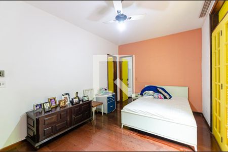 Casa à venda com 200m², 3 quartos e 2 vagas Casa à venda com 200m², 3 quartos e 2 vagasSuite