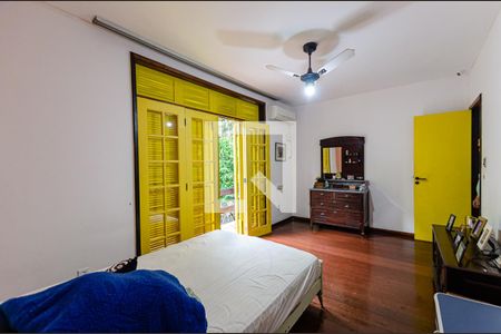 Casa à venda com 200m², 3 quartos e 2 vagas Casa à venda com 200m², 3 quartos e 2 vagasSuite