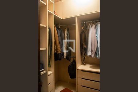 Apartamento à venda com 185m², 3 quartos e 3 vagasCloset quarto 1