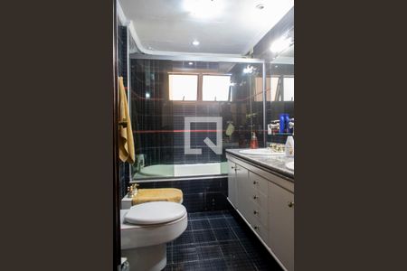 Apartamento à venda com 185m², 3 quartos e 3 vagasBanheiro quarto 1