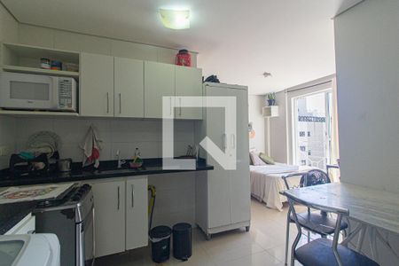 Cozinha de kitnet/studio para alugar com 1 quarto, 24m² em Boa Vista , Curitiba