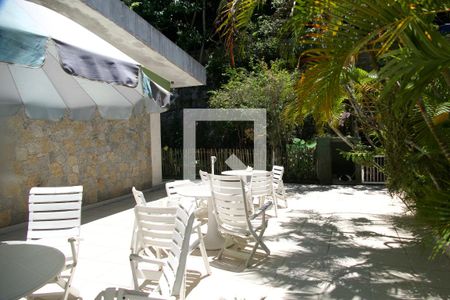 Casa à venda com 1330m², 3 quartos e 3 vagas Casa à venda com 1330m², 3 quartos e 3 vagasVaranda