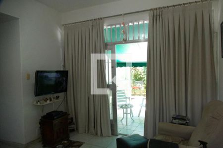 Casa à venda com 1330m², 3 quartos e 3 vagas Casa à venda com 1330m², 3 quartos e 3 vagasSala