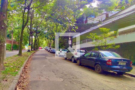 Casa à venda com 1330m², 3 quartos e 3 vagas Casa à venda com 1330m², 3 quartos e 3 vagasVista da Rua