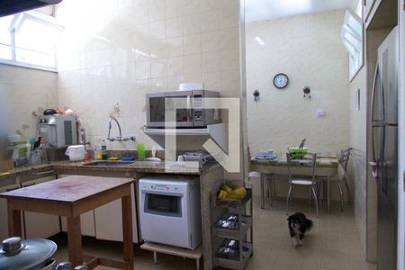 Casa à venda com 1330m², 3 quartos e 3 vagas Casa à venda com 1330m², 3 quartos e 3 vagasCopa / Cozinha