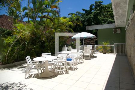 Casa à venda com 1330m², 3 quartos e 3 vagas Casa à venda com 1330m², 3 quartos e 3 vagasVaranda