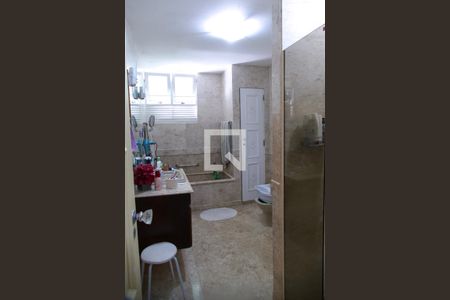 Casa à venda com 1330m², 3 quartos e 3 vagas Casa à venda com 1330m², 3 quartos e 3 vagasBanheiro social 1