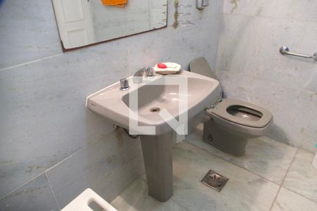 Casa à venda com 1330m², 3 quartos e 3 vagas Casa à venda com 1330m², 3 quartos e 3 vagasBanheiro social