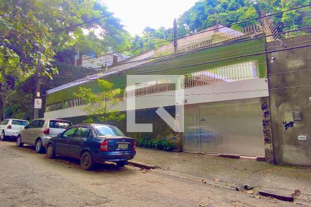 Casa à venda com 1330m², 3 quartos e 3 vagas Casa à venda com 1330m², 3 quartos e 3 vagasFachada