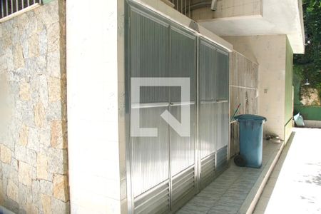 Casa à venda com 1330m², 3 quartos e 3 vagas Casa à venda com 1330m², 3 quartos e 3 vagasVaranda armário