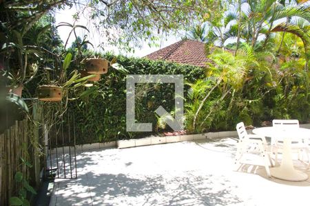 Casa à venda com 1330m², 3 quartos e 3 vagas Casa à venda com 1330m², 3 quartos e 3 vagasVaranda