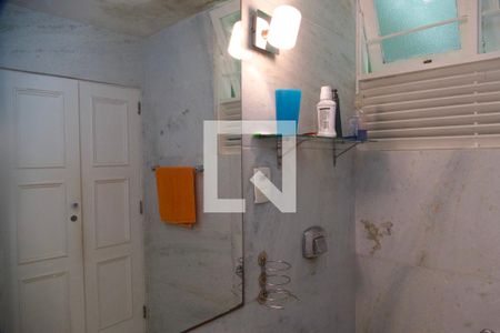 Casa à venda com 1330m², 3 quartos e 3 vagas Casa à venda com 1330m², 3 quartos e 3 vagasBanheiro social