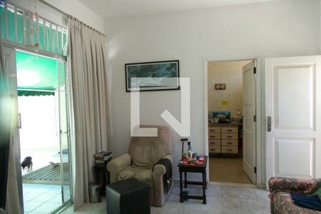 Casa à venda com 1330m², 3 quartos e 3 vagas Casa à venda com 1330m², 3 quartos e 3 vagasSala