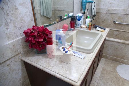 Casa à venda com 1330m², 3 quartos e 3 vagas Casa à venda com 1330m², 3 quartos e 3 vagasBanheiro social