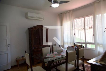 Casa à venda com 1330m², 3 quartos e 3 vagas Casa à venda com 1330m², 3 quartos e 3 vagasSala de jantar