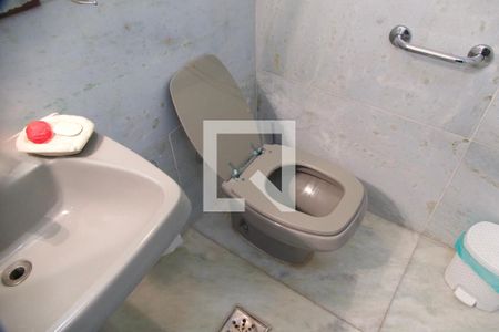 Casa à venda com 1330m², 3 quartos e 3 vagas Casa à venda com 1330m², 3 quartos e 3 vagasBanheiro social