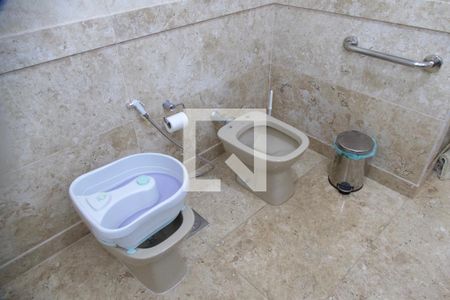 Casa à venda com 1330m², 3 quartos e 3 vagas Casa à venda com 1330m², 3 quartos e 3 vagasBanheiro social