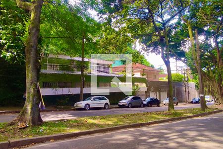 Casa à venda com 1330m², 3 quartos e 3 vagas Casa à venda com 1330m², 3 quartos e 3 vagasFachada