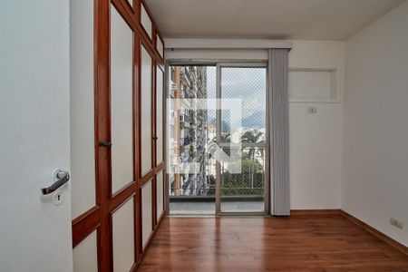 Apartamento à venda com 90m², 2 quartos e 2 vagasQuarto 2
