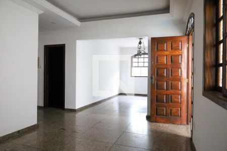 Sala de casa à venda com 4 quartos, 336m² em Caiçaras, Belo Horizonte