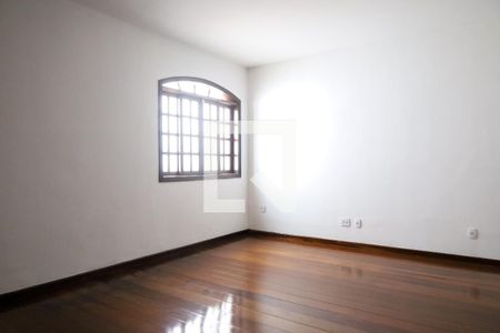Quarto de casa à venda com 4 quartos, 336m² em Caiçaras, Belo Horizonte