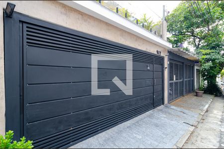 Casa à venda com 196m², 3 quartos e 2 vagasFachada