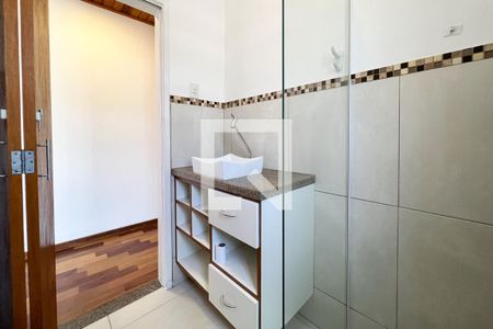Banheiro Social de casa para alugar com 2 quartos, 120m² em Siciliano, São Paulo