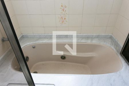 Casa à venda com 220m², 3 quartos e 6 vagasBanheiro da Suíte - Banheira