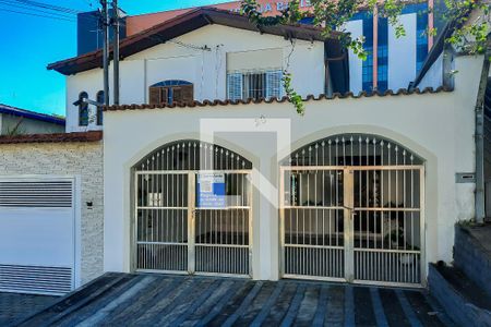 Casa à venda com 190m², 2 quartos e 2 vagasFachada
