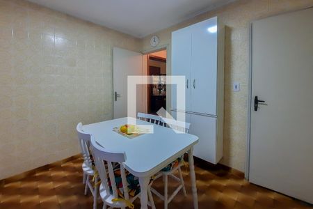 Casa à venda com 190m², 2 quartos e 2 vagasCozinha