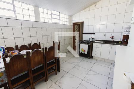 Casa à venda com 250m², 6 quartos e 2 vagas Casa à venda com 250m², 6 quartos e 2 vagasCozinha