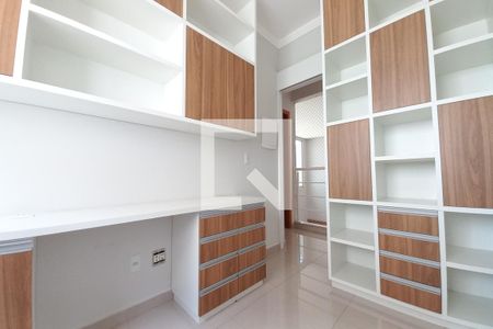 Casa de condomínio para alugar com 247m², 4 quartos e 4 vagas Casa de condomínio para alugar com 247m², 4 quartos e 4 vagasQuarto 3