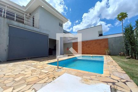 Casa de condomínio para alugar com 247m², 4 quartos e 4 vagas Casa de condomínio para alugar com 247m², 4 quartos e 4 vagasÁrea comum - Piscina