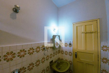 Casa à venda com 900m², 3 quartos e 2 vagasBanheiro da Suíte 2