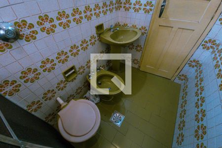 Casa à venda com 900m², 3 quartos e 2 vagasBanheiro da Suíte 2