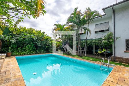 Casa para alugar com 600m², 3 quartos e 4 vagasQuintal - Fundos