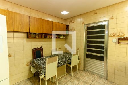 Casa à venda com 190m², 3 quartos e 2 vagas Casa à venda com 190m², 3 quartos e 2 vagasCozinha