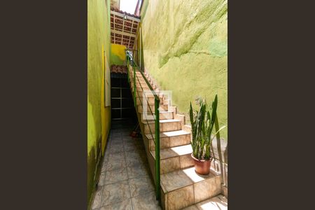 Casa à venda com 190m², 3 quartos e 2 vagas Casa à venda com 190m², 3 quartos e 2 vagasEscada