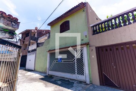 Casa à venda com 190m², 3 quartos e 2 vagas Casa à venda com 190m², 3 quartos e 2 vagasFachada