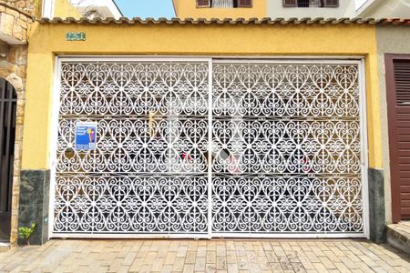 Casa à venda com 127m², 3 quartos e 2 vagasFachada