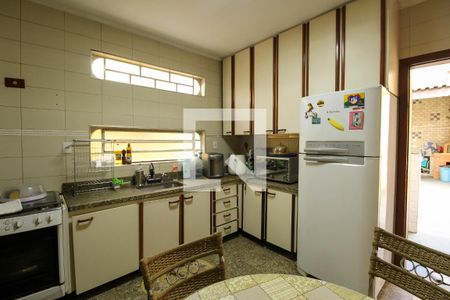 Casa à venda com 127m², 3 quartos e 2 vagasCozinha