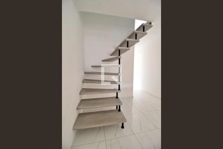 Escada de casa à venda com 2 quartos, 125m² em Jardim Utinga, Santo André