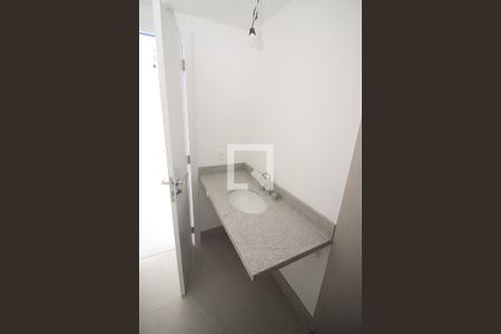 Banheiro de kitnet/studio para alugar com 1 quarto, 25m² em Farroupilha, Porto Alegre