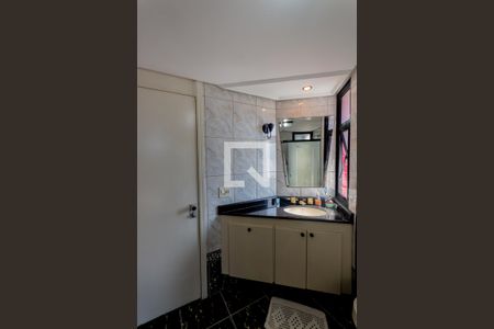 Apartamento à venda com 476m², 4 quartos e 4 vagasBanheiro da Suíte 3