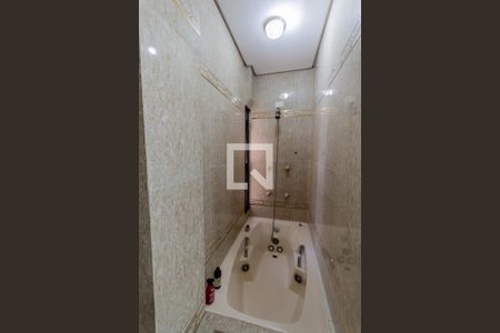 Apartamento à venda com 476m², 4 quartos e 4 vagasBanheiro da Suíte 1